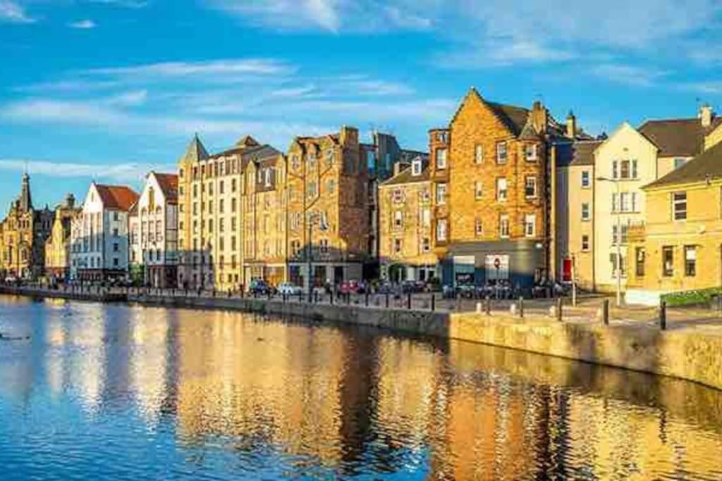 Spacious 2 Bed, 2 Bath Apartment -The Shore, Leith Edinburgh Exterior photo