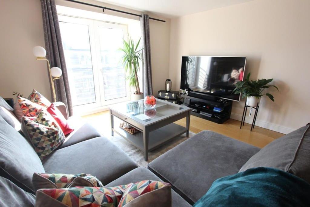 Spacious 2 Bed, 2 Bath Apartment -The Shore, Leith Edinburgh Exterior photo