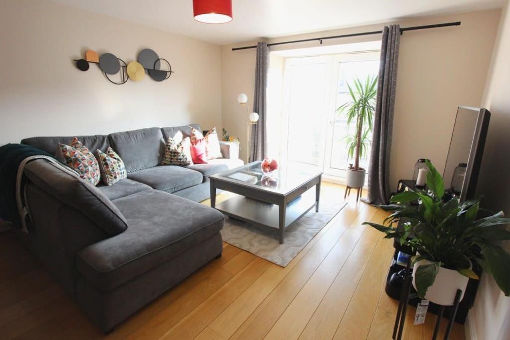 Spacious 2 Bed, 2 Bath Apartment -The Shore, Leith Edinburgh Exterior photo