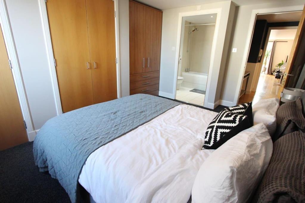 Spacious 2 Bed, 2 Bath Apartment -The Shore, Leith Edinburgh Exterior photo